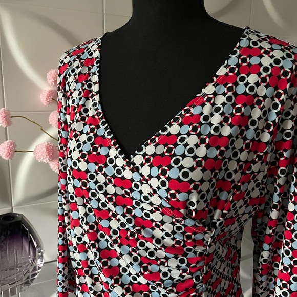 Dana Buchman Women's Modern Abstract Circles Wrap Top Size Medium - Picture 2 of 6